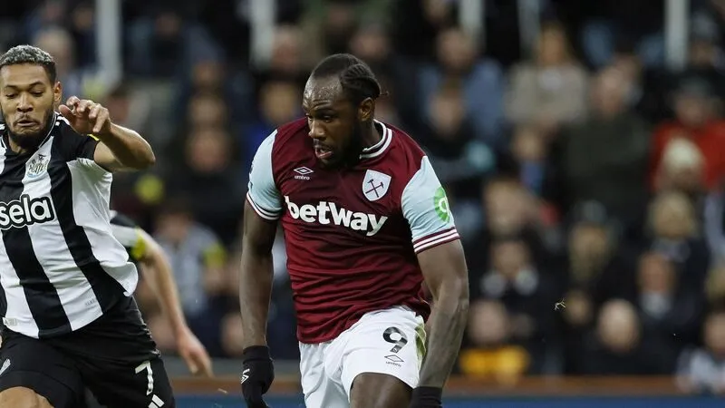 Tiểu sử của tiền đạo Michail Antonio: Hành Trình Từ Sân Phố Đến Ngôi Sao Ngoại Hạng Anh