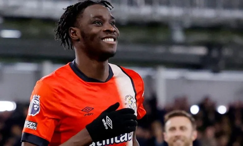 Tiểu Sử của Tiền Đạo Elijah Adebayo: Từ Những Bước Chân Sân Cỏ Đến Ngôi Sao Ngoại Hạng Anh