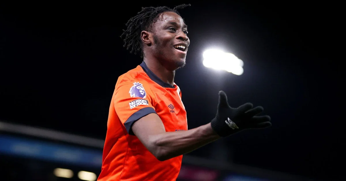 Tiểu Sử của Tiền Đạo Elijah Adebayo: Từ Những Bước Chân Sân Cỏ Đến Ngôi Sao Ngoại Hạng Anh