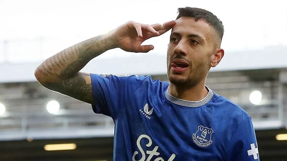 Khám phá Hành trình và Thành tựu của Dwight McNeil – Ngôi Sao Sáng Ngoại Hạng Anh