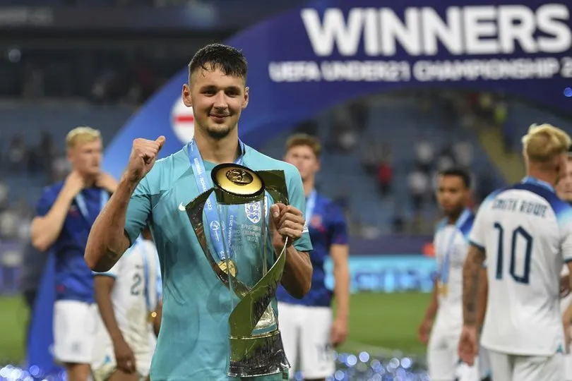 Tiểu Sử của Thủ Môn James Trafford: Hành Trình Đến Với Ngoại Hạng Anh