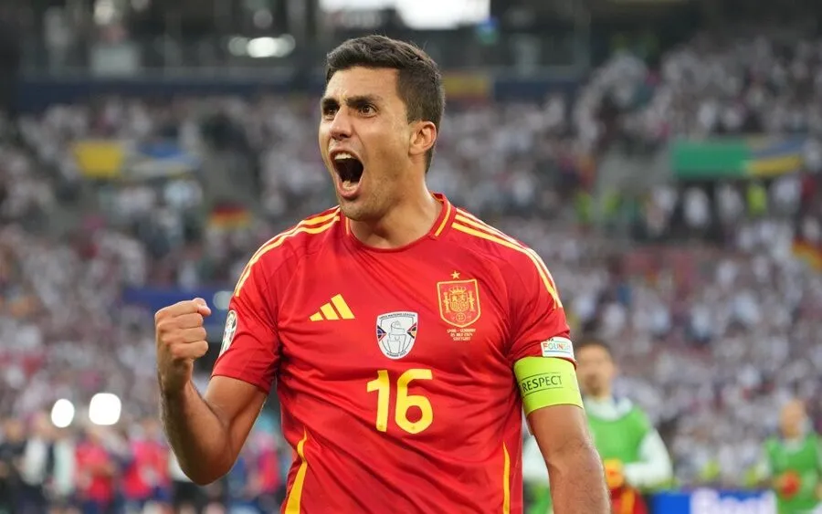 Tiểu Sử Của Tiền Vệ Phòng Ngự Rodri: Từ Ngôi Sao Trẻ Tới Ngự Binh Tuyến Giữa của Manchester City