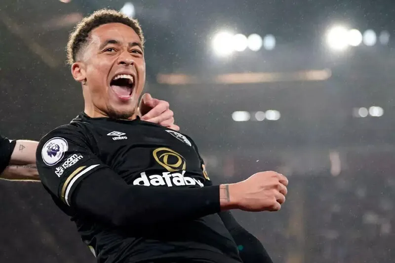 Tiểu Sử Của Tiền Vệ Marcus Tavernier: Từ Chặng Đường Khó Khăn Tới Ngôi Sao Ngoại Hạng Anh